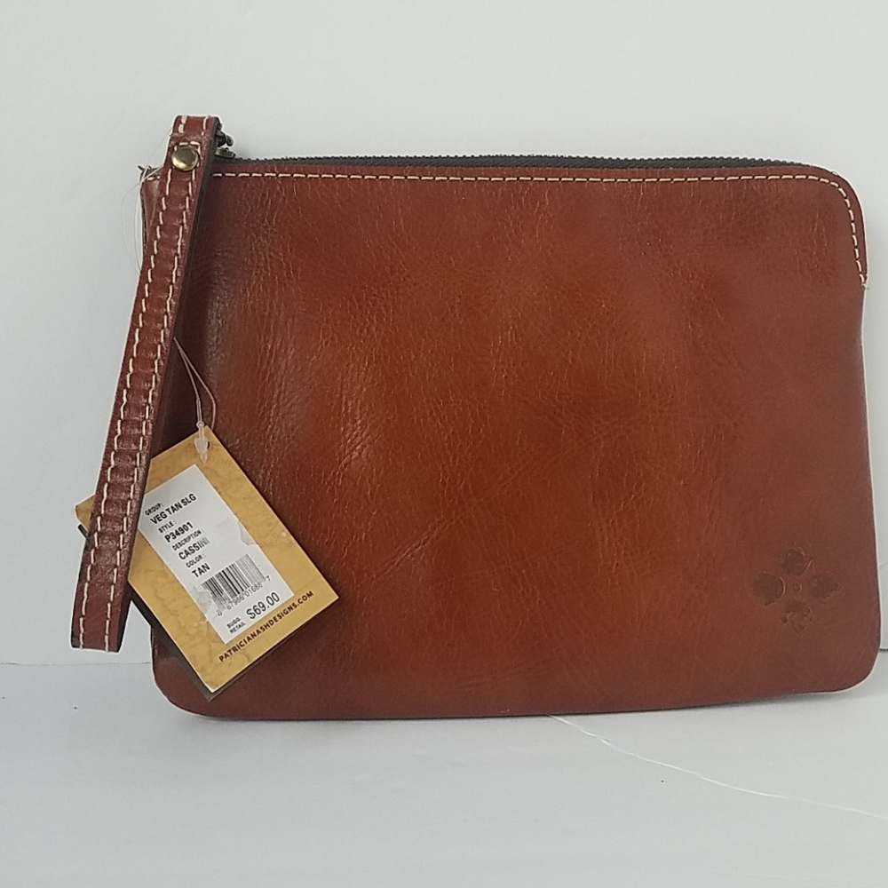 NWT Patricia Nash wristlet/clutch